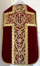 Red Antique Roman High Mass Set of Vestments 8682
